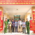 Công an xã Thạch Quảng “đi từng ngõ, gõ từng nhà, rà từng người” để tuyên truyền, vận động thu hồi vũ khí, vật liệu nổ, công cụ hỗ trợ
