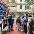 Sôi nổi hoạt động trải nghiệm kỹ năng chữa cháy tại chung cư và trường học