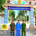 Công an xã Thạch Lập vận động đối tương đi cai nghiện ma tuý tự nguyện.