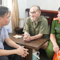 Công an phường Sầm Sơn tặng quà tri ân người có công tại Trung tâm Nuôi dưỡng, điều dưỡng người có công Thanh Hóa