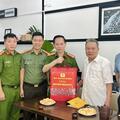 Đại tá Trịnh Văn Giang thăm, tặng quà thân nhân liệt sĩ, thương binh nhân dịp kỷ niệm 79 năm Ngày Thương binh - Liệt sĩ