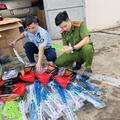 Kiểm tra phòng cháy, chữa cháy, phát hiện kho hàng chứa số lượng lớn đồ chơi trẻ em chưa rõ nguồn gốc