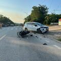Thanh Hoá: Người điều khiển xe ô tô chuyển hướng không chú ý quan sát, đã va chạm với xe mô tô, làm 02 người bị thương