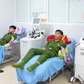Hai chiến sĩ Công an hiến máu cứu người trong đêm
