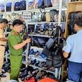 Quyết tâm “tuyên chiến không khoan nhượng” với buôn lậu, hàng giả