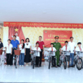 Công an xã Hoằng Hóa lan tỏa yêu thương, tiếp sức đến trường cho học sinh có hoàn cảnh khó khăn