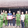 Công an xã Hoằng Hóa tri ân gia đình chính sách, thân nhân liệt sĩ nhân kỷ niệm 80 năm Ngày truyền thống lực lượng An ninh nhân dân