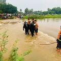 Tìm kiếm nạn nhân nghi bị nước cuốn trôi khi đi đánh cá