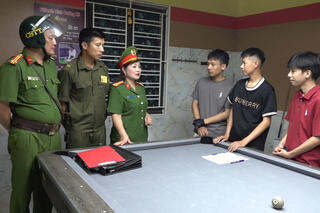 <a href="/tin-tuc-su-kien/huong-ve-co-so2" title="Phong trào toàn dân bảo vệ ANTQ" rel="dofollow">Phong trào toàn dân bảo vệ ANTQ</a>