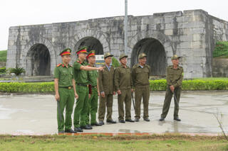 <a href="/tin-tuc-su-kien/huong-ve-co-so2" title="Phong trào toàn dân bảo vệ ANTQ" rel="dofollow">Phong trào toàn dân bảo vệ ANTQ</a>