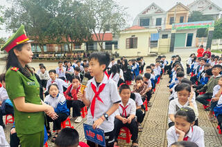 <a href="/tin-tuc-su-kien/tin-hoat-dong" title="Tin hoạt động" rel="dofollow">Tin hoạt động</a>