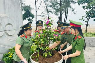 <a href="/tin-tuc-su-kien/tin-hoat-dong" title="Tin hoạt động" rel="dofollow">Tin hoạt động</a>