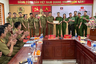 <a href="/tin-tuc-su-kien/tin-hoat-dong" title="Tin hoạt động" rel="dofollow">Tin hoạt động</a>