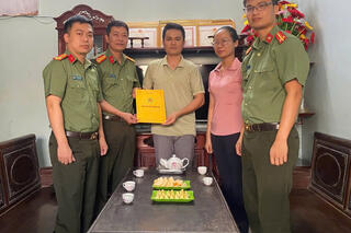 <a href="/tin-tuc-su-kien/tin-hoat-dong" title="Tin hoạt động" rel="dofollow">Tin hoạt động</a>