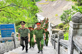 <a href="/tin-tuc-su-kien/tin-hoat-dong" title="Tin hoạt động" rel="dofollow">Tin hoạt động</a>