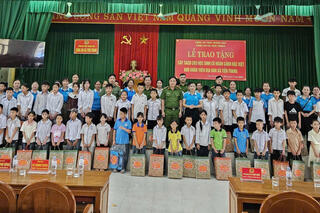 <a href="/tin-tuc-su-kien/tin-hoat-dong" title="Tin hoạt động" rel="dofollow">Tin hoạt động</a>