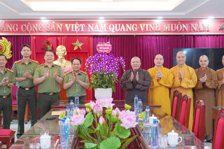 <a href="/tin-tuc-su-kien/tin-hoat-dong" title="Tin hoạt động" rel="dofollow">Tin hoạt động</a>