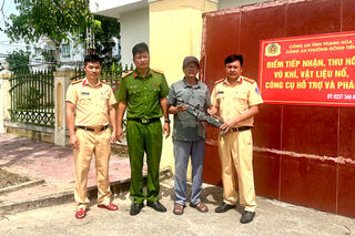 <a href="/tin-tuc-su-kien/huong-ve-co-so2" title="Phong trào toàn dân bảo vệ ANTQ" rel="dofollow">Phong trào toàn dân bảo vệ ANTQ</a>