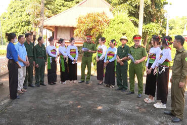 <a href="/tin-tuc-su-kien/huong-ve-co-so2" title="Phong trào toàn dân bảo vệ ANTQ" rel="dofollow">Phong trào toàn dân bảo vệ ANTQ</a>