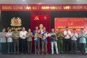 <a href="/tin-tuc-su-kien/huong-ve-co-so2" title="Phong trào toàn dân bảo vệ ANTQ" rel="dofollow">Phong trào toàn dân bảo vệ ANTQ</a>