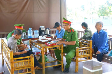 <a href="/tin-tuc-su-kien/tin-hoat-dong" title="Tin hoạt động" rel="dofollow">Tin hoạt động</a>