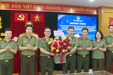 <a href="/tin-tuc-su-kien/tin-hoat-dong" title="Tin hoạt động" rel="dofollow">Tin hoạt động</a>