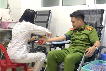 <a href="/tin-tuc-su-kien/tin-hoat-dong" title="Tin hoạt động" rel="dofollow">Tin hoạt động</a>