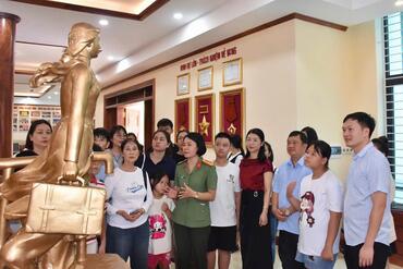 <a href="/tin-tuc-su-kien/tin-hoat-dong" title="Tin hoạt động" rel="dofollow">Tin hoạt động</a>