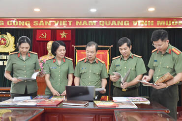 <a href="/tin-tuc-su-kien/tin-hoat-dong" title="Tin hoạt động" rel="dofollow">Tin hoạt động</a>