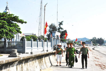 <a href="/tin-tuc-su-kien/huong-ve-co-so2" title="Phong trào toàn dân bảo vệ ANTQ" rel="dofollow">Phong trào toàn dân bảo vệ ANTQ</a>