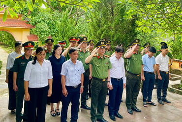<a href="/tin-tuc-su-kien/tin-hoat-dong" title="Tin hoạt động" rel="dofollow">Tin hoạt động</a>