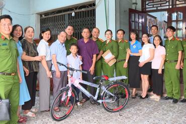 <a href="/tin-tuc-su-kien/tin-hoat-dong" title="Tin hoạt động" rel="dofollow">Tin hoạt động</a>