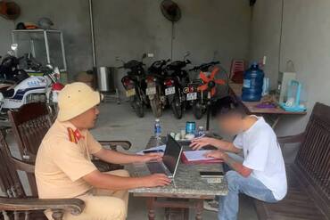 <a href="/tin-tuc-su-kien/tin-hoat-dong" title="Tin hoạt động" rel="dofollow">Tin hoạt động</a>