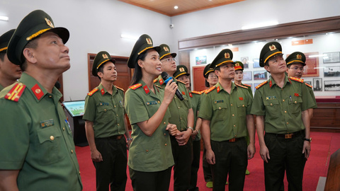 Công an Thanh Hóa tổ chức hoạt động giáo dục truyền thống tại Đền Bà Triệu và Khu lưu niệm Anh hùng liệt sĩ CAND Bùi Thị Cúc