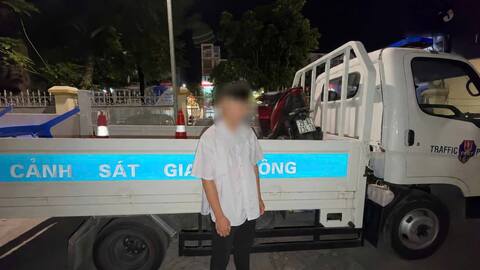 Tịch thu phương tiện của nam thanh niên điều khiển xe mô tô bốc đầu