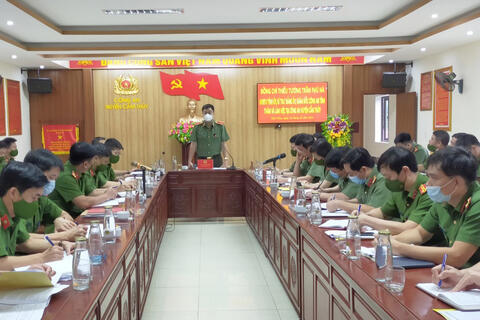 Thiếu tướng Trần Phú Hà, Giám đốc Công an tỉnh thăm và làm việc tại Công an huyện Cẩm Thủy