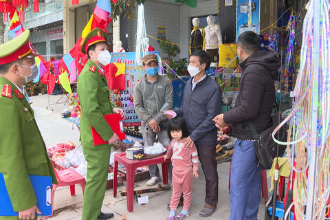 Công an huyện Yên Định tuyên truyền vận động Nhân dân chấp hành nghiêm các quy định về phòng, chống pháo nổ