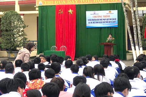 Công an thị trấn Hậu Lộc tuyên truyền pháp luật và ký quy chế phối hợp đảm bảo ANTT