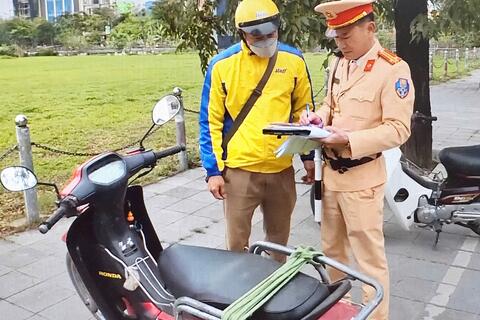Xử lý nghiêm vi phạm trật tự, an toàn giao thông tại các đường ngang dân sinh