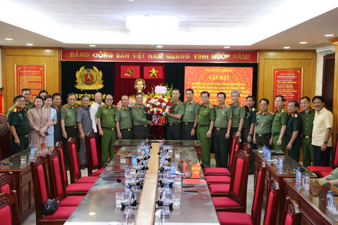 Giám đốc Công an tỉnh gặp mặt Câu lạc bộ tướng lĩnh, sĩ quan Công an đồng hương Thanh Hoá
