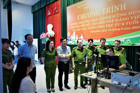 Phường Đông Sơn tiên phong chuyển đổi số: "Sân khấu hóa" để người dân dễ hiểu, dễ làm