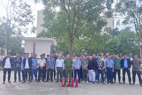 Tổ chức huấn luyện nghiệp vụ phòng cháy, chữa cháy cho thành viên Đội PCCC và CNCH ở cơ sở tại Bệnh viện Nhi Thanh Hóa