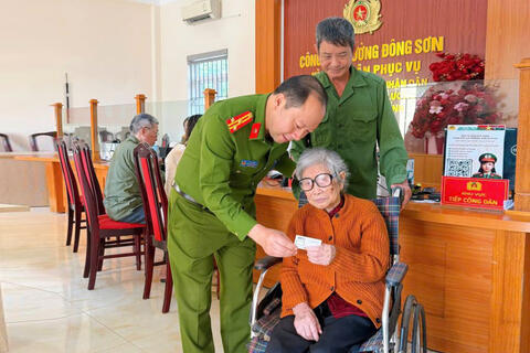 Công an phường Đông Sơn gần dân, sát dân để phục vụ Nhân dân tốt hơn