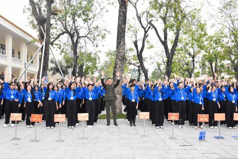 Diễn đàn “Xây dựng tình bạn đẹp - Nói không với bạo lực học đường” tại THPT Quảng Xương 1