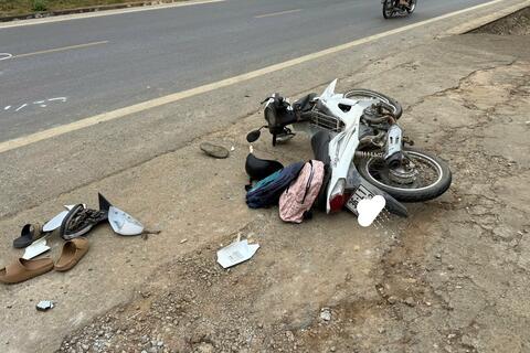 Thanh Hoá: Xảy ra 01 vụ tai nạn giao thông giữa xe ô tô và xe mô tô, làm 02 em học sinh bị thương