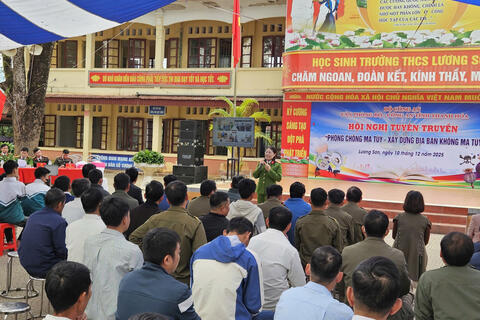 Tuyên truyền phòng chống ma tuý xâm nhập học đường và xây dựng "xã không ma tuý"