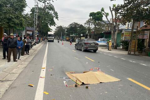 Người điều khiển xe ô tô không chú ý quan sát đã va chạm với xe đạp điện di chuyển phía trước cùng chiều, làm 01 người phụ nữ tử vong tại chỗ