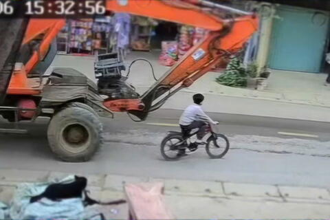 Thanh Hoá: Xảy ra 01 vu tai nạn giao thông giữa xe máy chuyên dùng và xe đạp, làm 01 cháu bé bị thương nặng