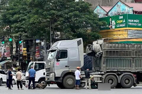 Thanh Hoá: Xảy ra vụ tai nạn giao thông giữa xe ô tô đầu kéo với xe mô tô, làm 01 người tử vong tại chỗ và 01 người bị thương