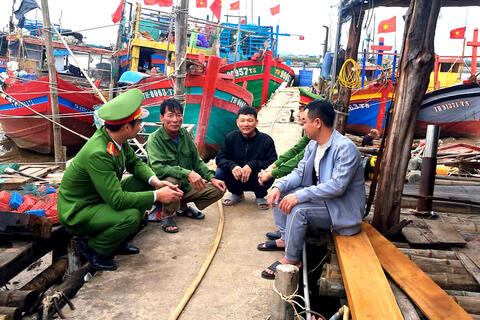 Bảo đảm quyền bầu cử cho ngư dân